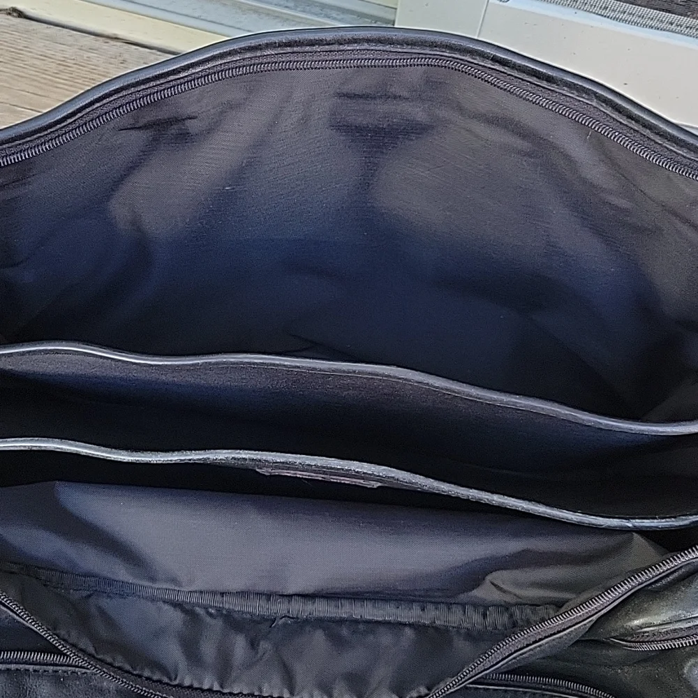 Tumi Leather Expandable Briefcase Lap Top Organizer Shoulder Bag.
